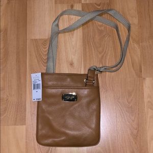 NWT MICHAEL MICHAEL KORS ACORN LGCROSSBODY LEATHER